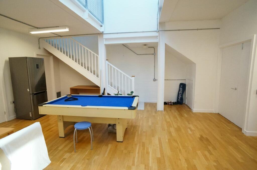 4th Photo of Lounge