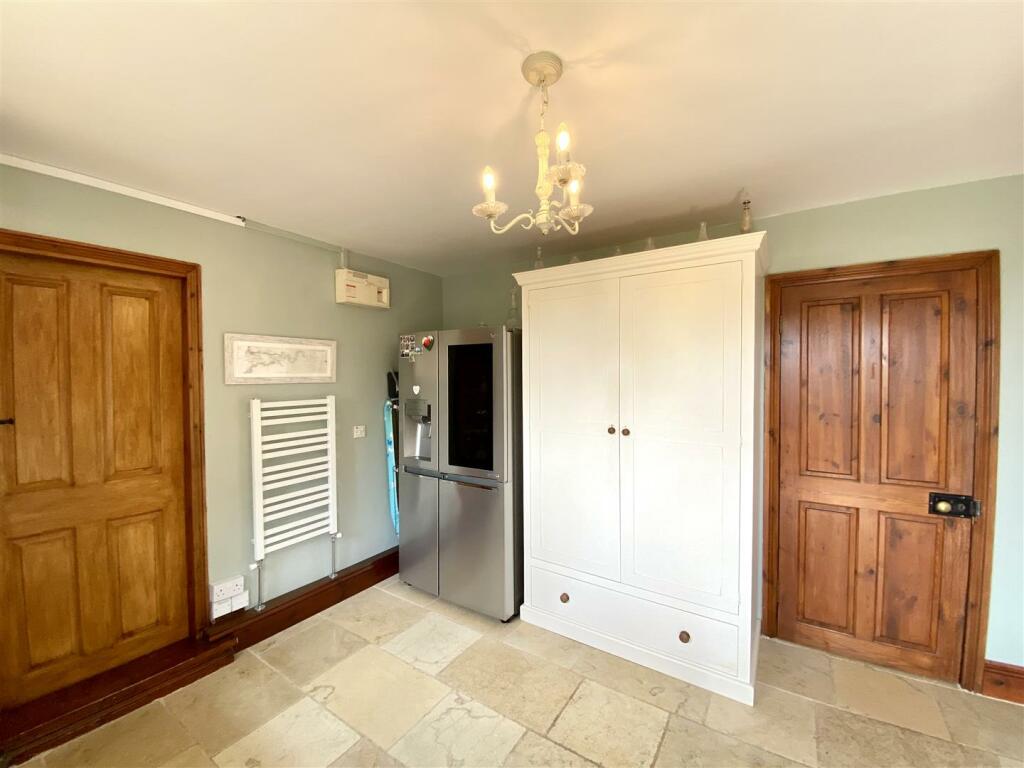 KITCHEN/BREAKFAST ROOM