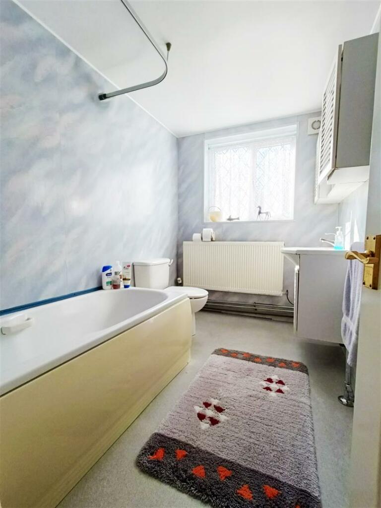 Bathroom 1.jpg