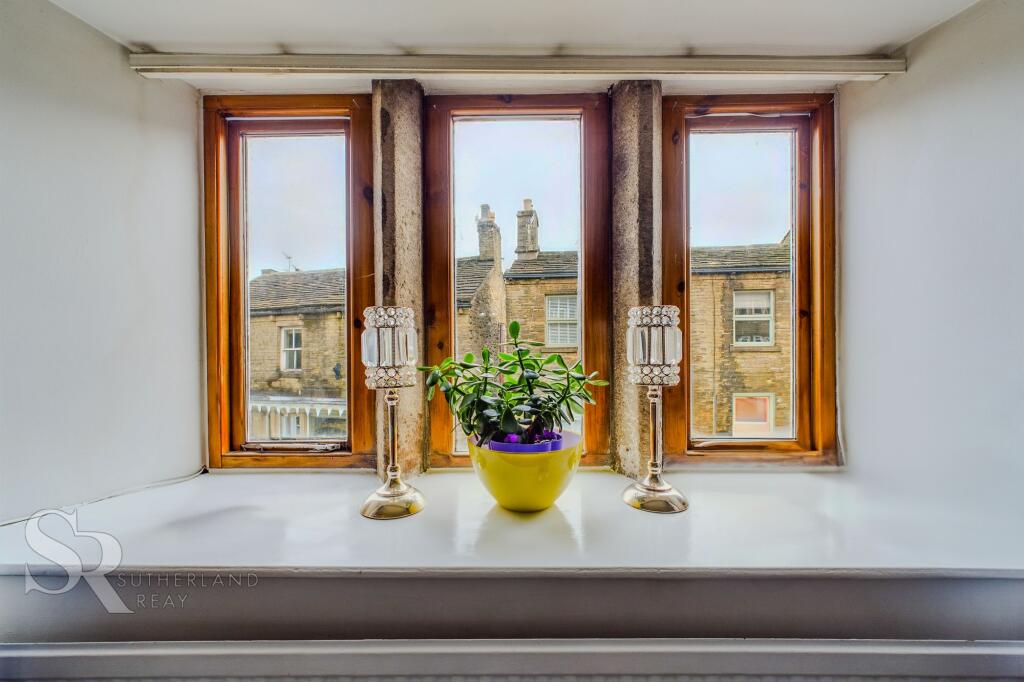 Lounge (Main Living Room)