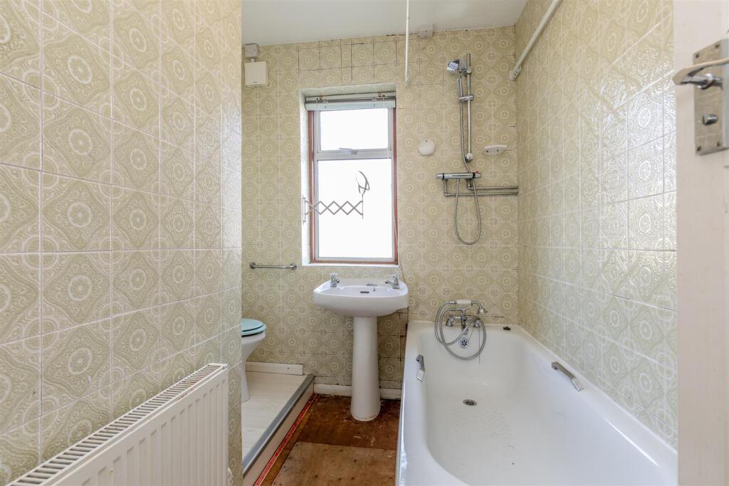 Maple Road, Horfield Bathroom.jpg