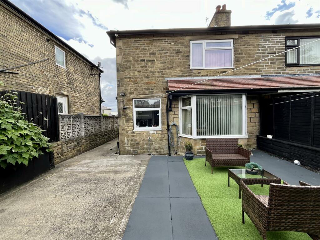 Bramleys Estate Agents - Court Lane - Elland (9).j