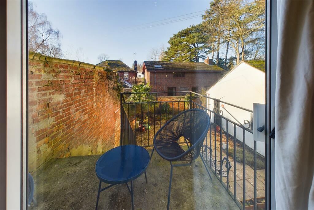 Flat 3, 110 Evesham Road, Cheltenham, Gloucestersh