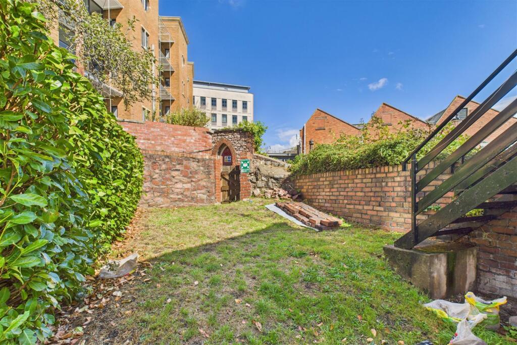 97 Woodland Road, Redland, Bristol BS8 1US | Freeh