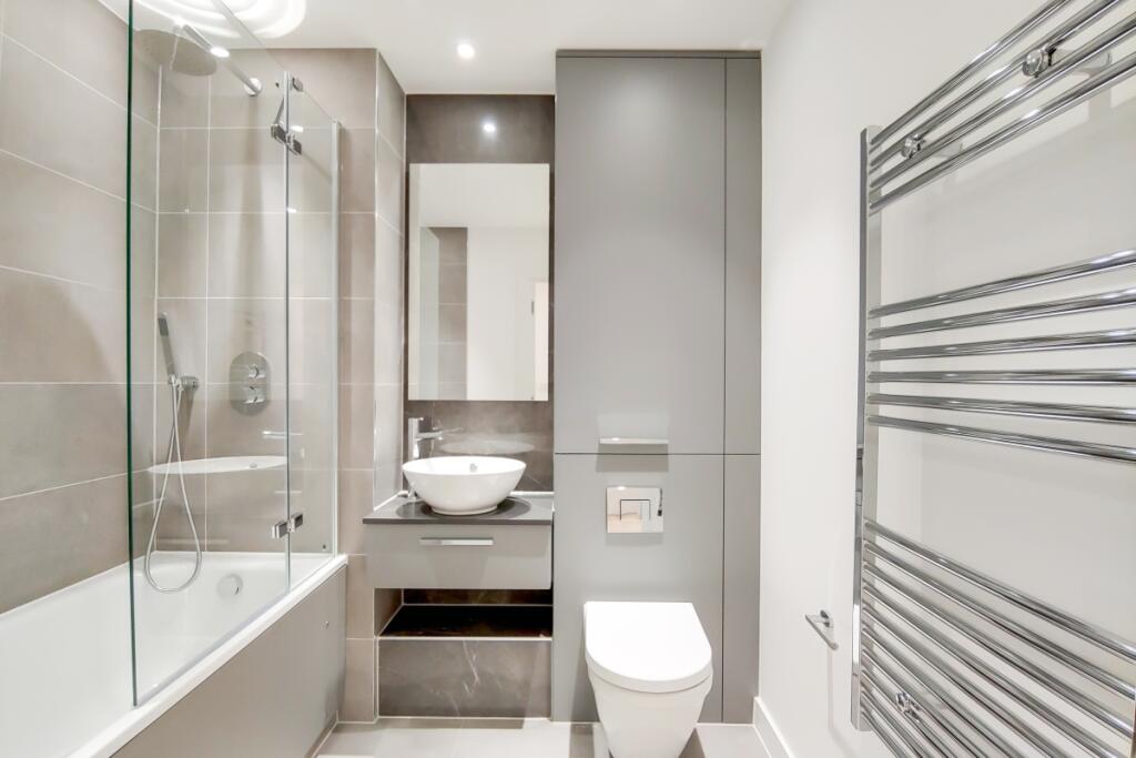 6_Bathroom-1