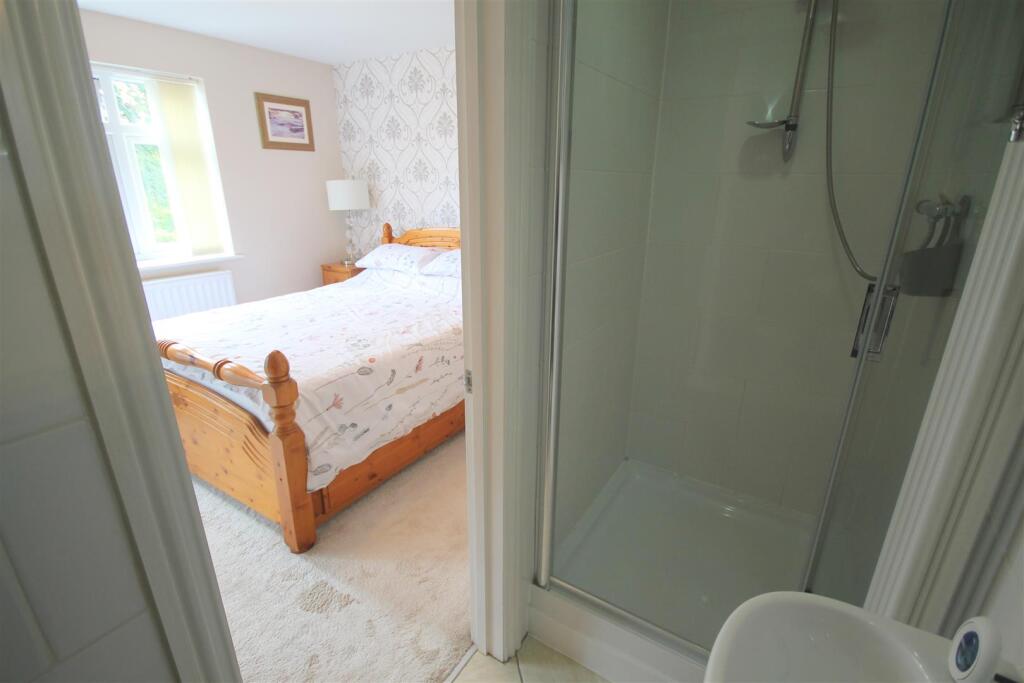 MA Ensuite.JPG