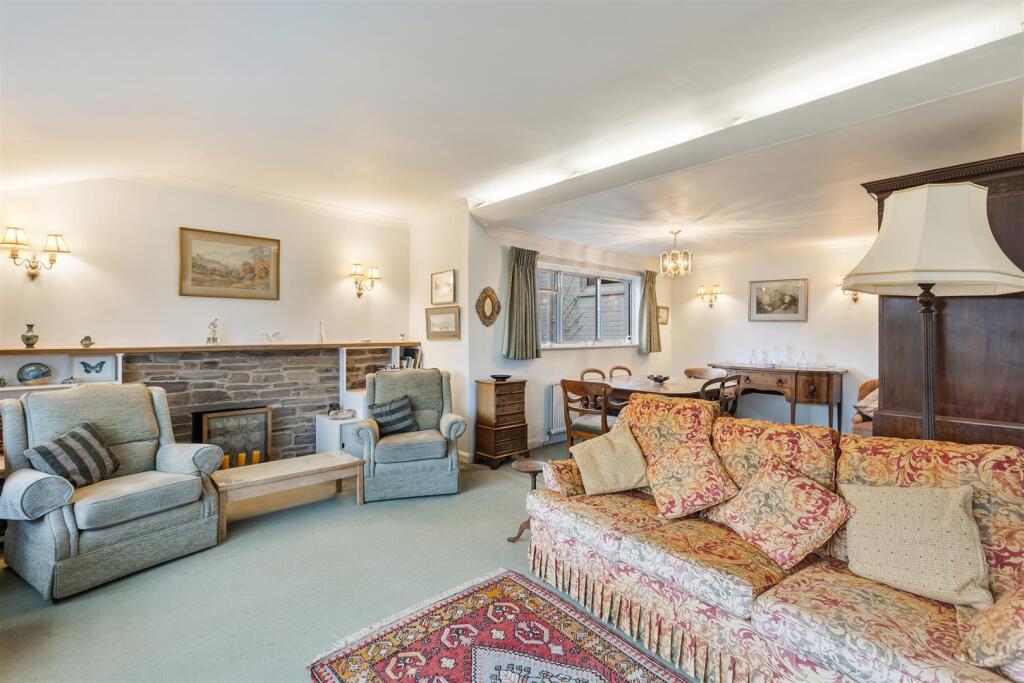 A15 - Pennymead Riverside Road Dittisham - 241106.