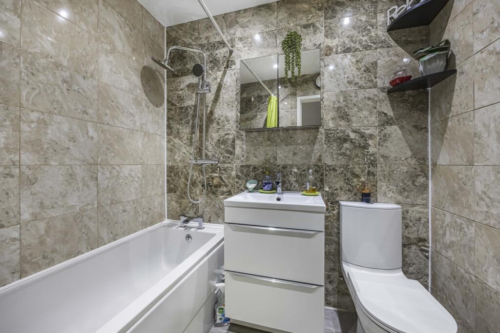 18  Kinglet Close  -002