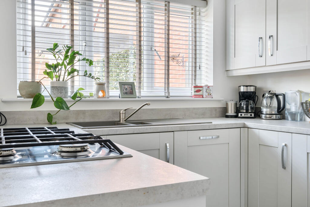 13014228683722392279f