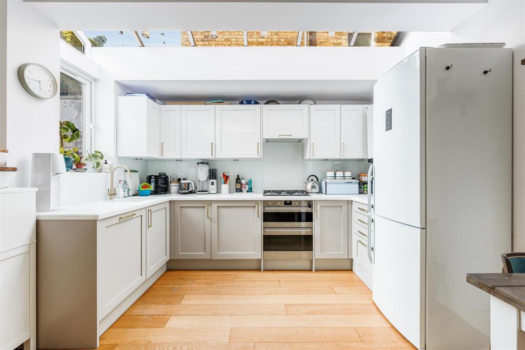 Flat 1 - 31 Birkbeck Grove-6.jpg