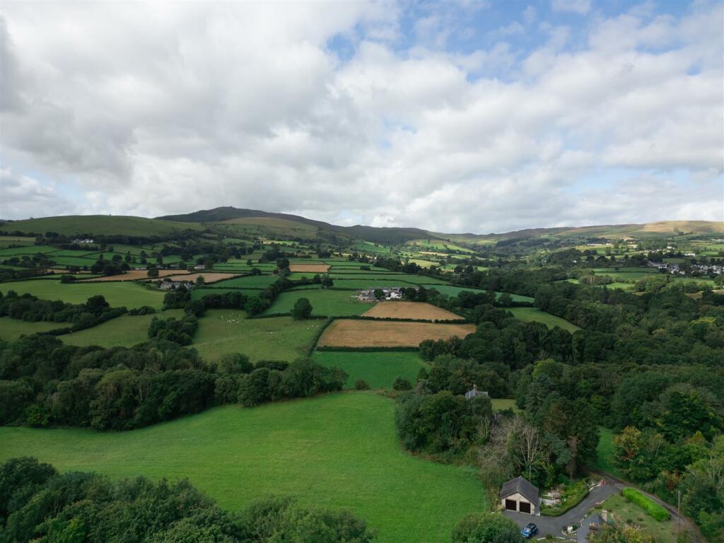 Garreg Wen, Cilcain Road Pantymwyn, Mold, CH7 5EH-