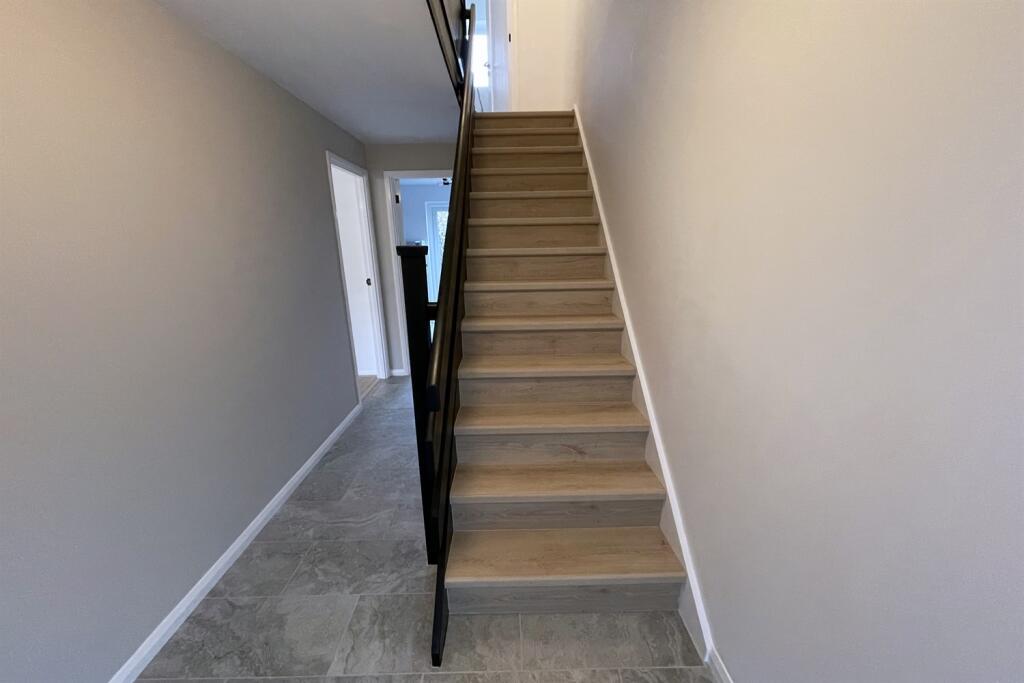 Entrance+hallway+in+