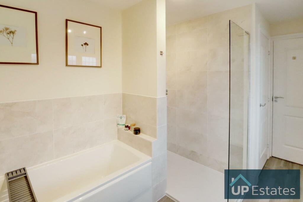 Principal Bedroom En Suite 2.jpg