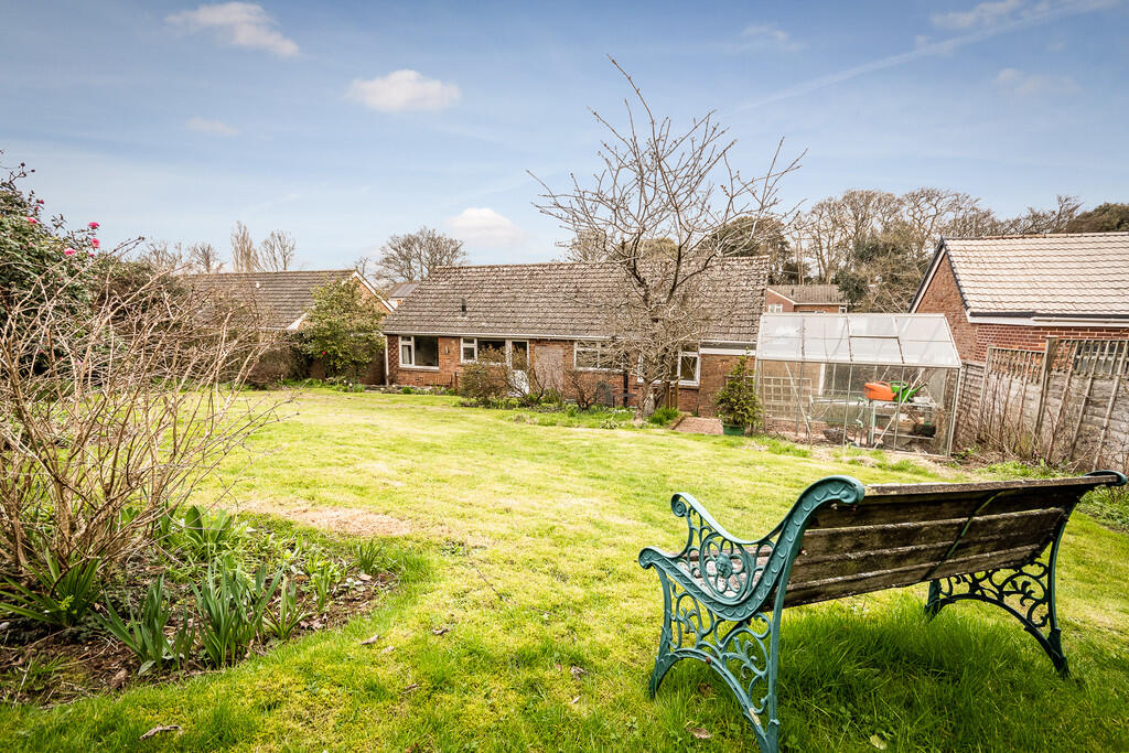 32 Winslade Park ...