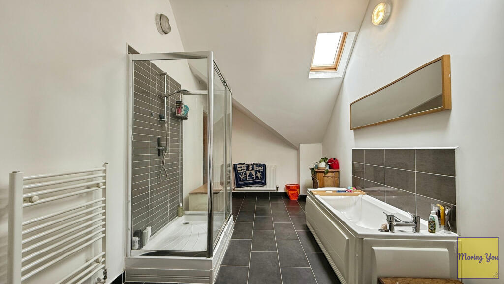 En-suite bathroom
