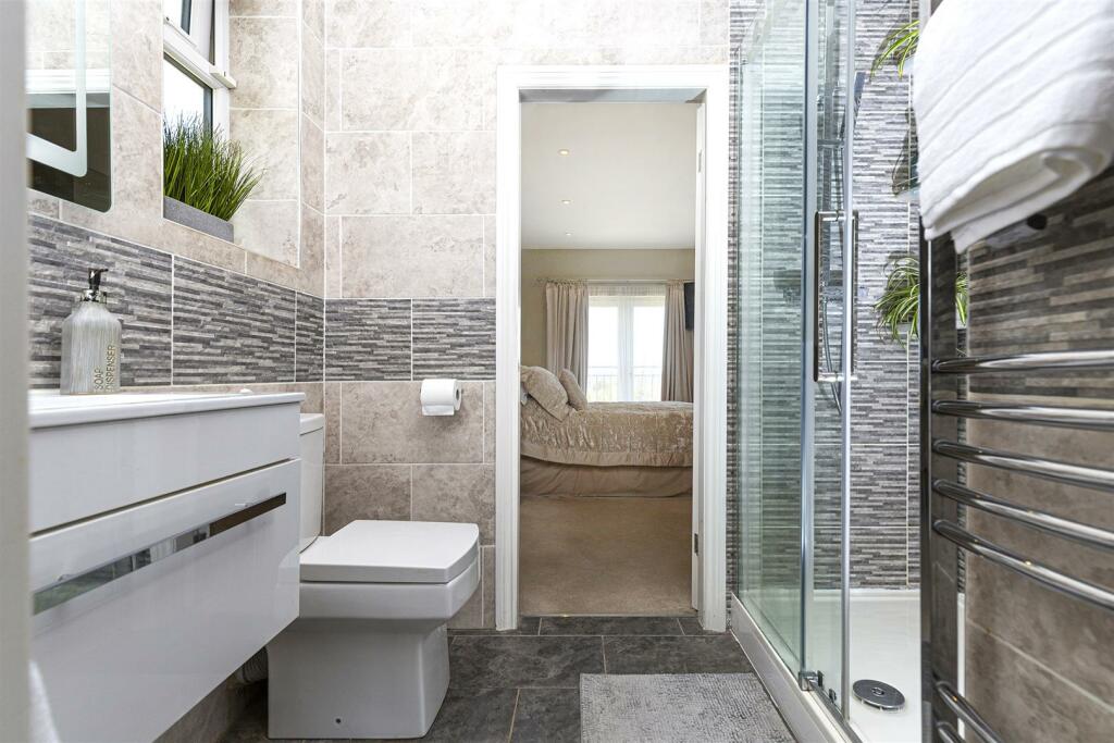 Bramleys Estate Agents - Butternab Road (en suite.