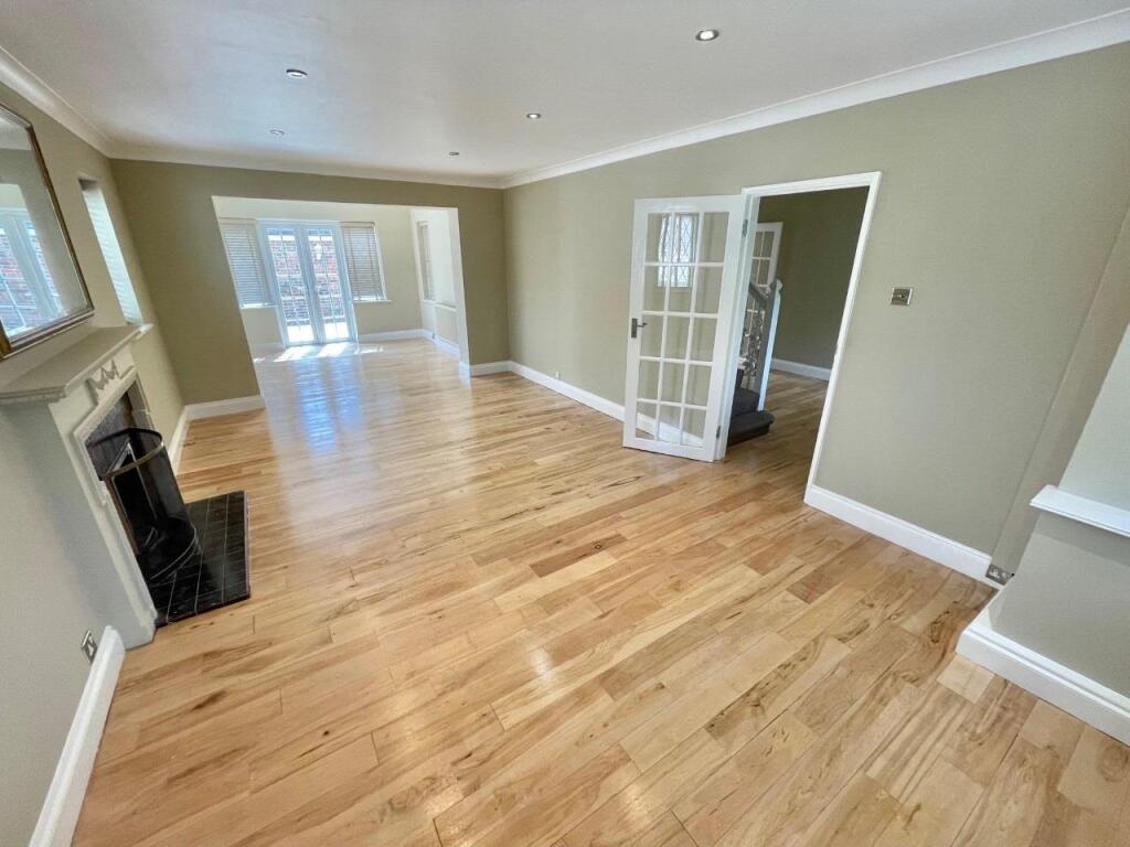 Lounge 3.jpg