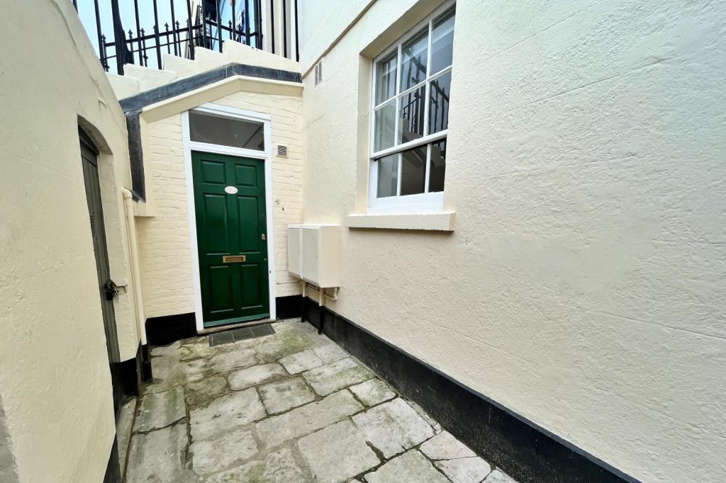 Private Entrance (Ma
