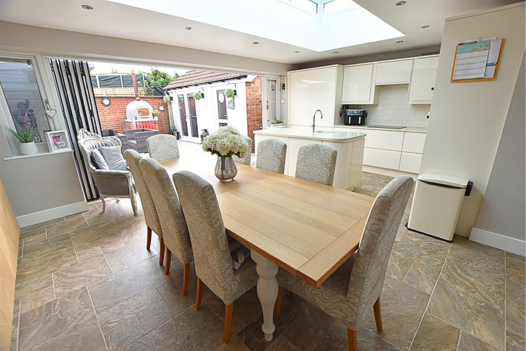 LIVING KITCHEN DINER