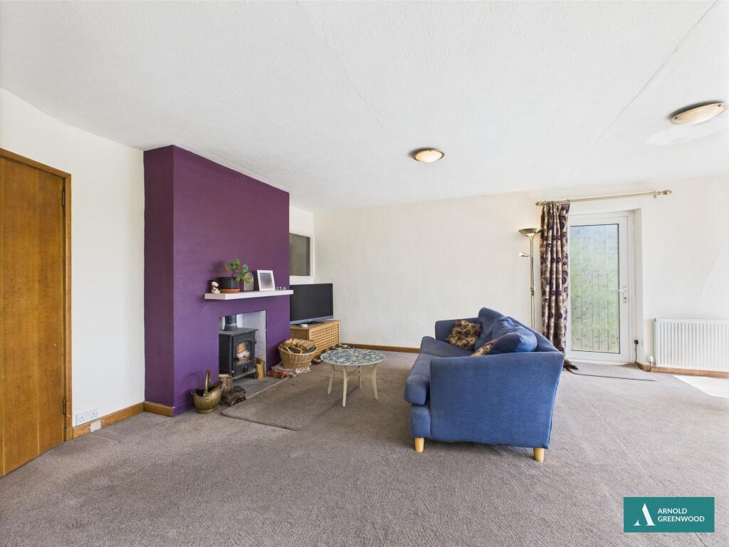 Open plan lounge/dining room