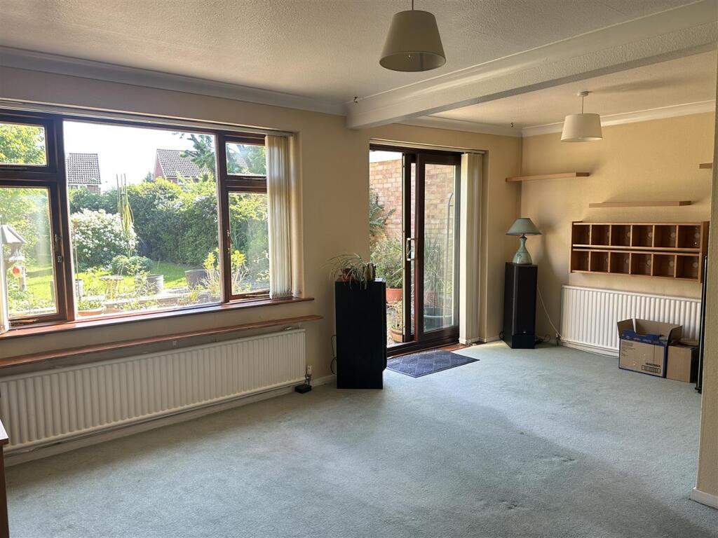 Open Lounge &amp; Diner