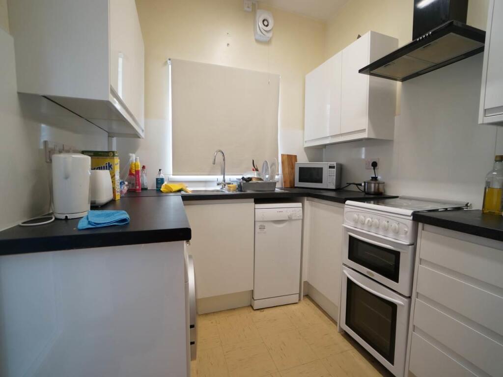 15Treflan_Kitchen1.JPG
