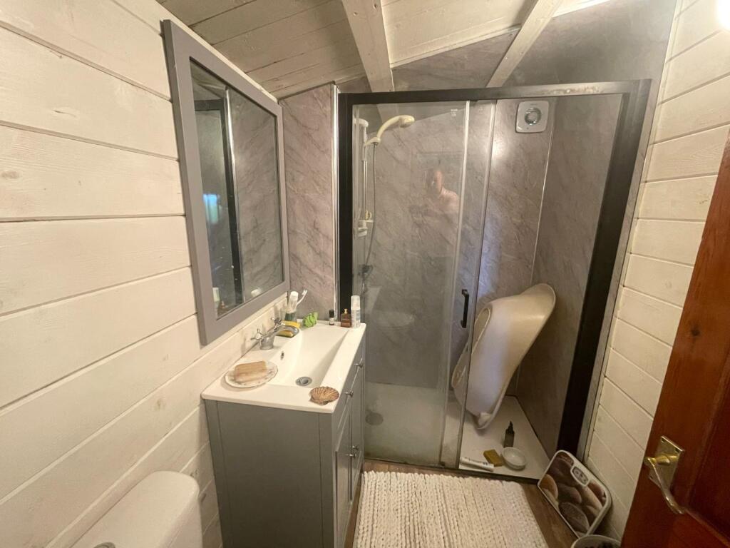 Cabin shower room.JPG