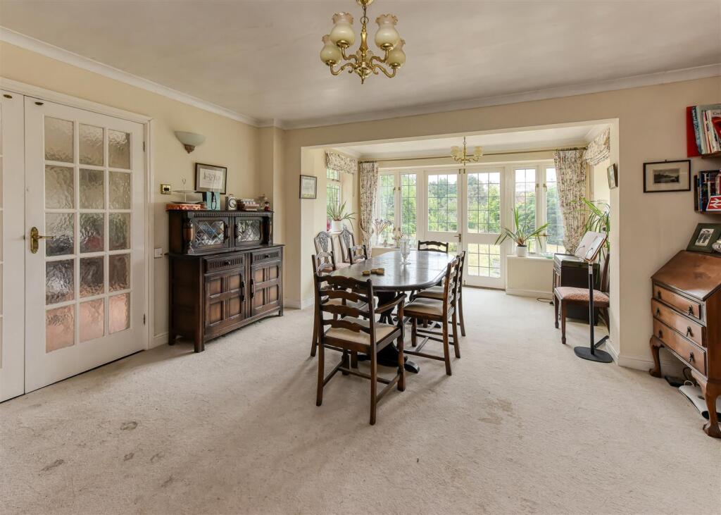 Perton Springs-dining.jpg