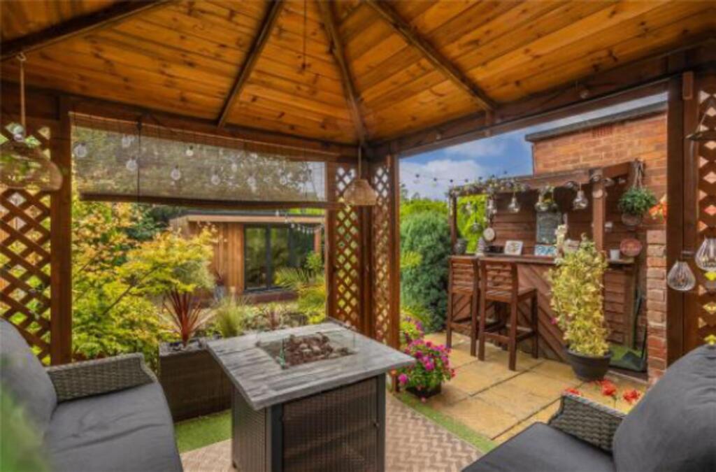 33 Pool Hall Crescent-05.jpg