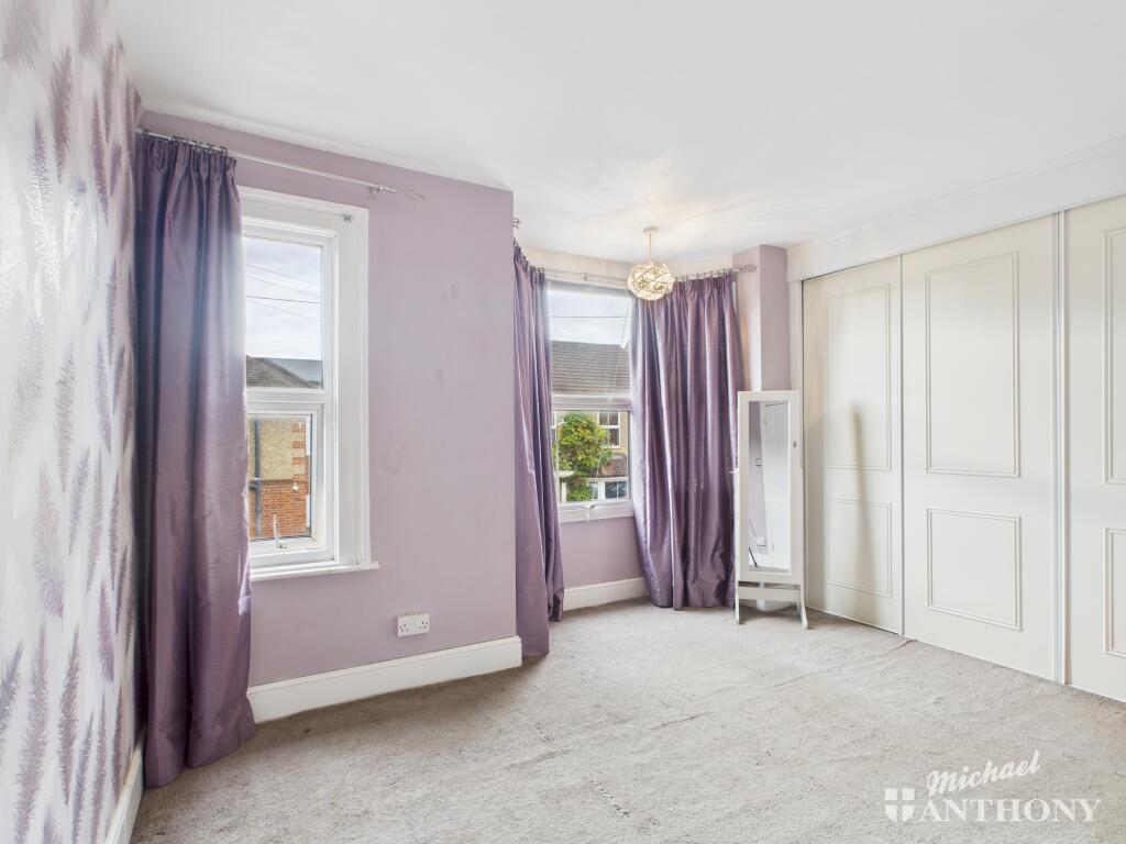 CAM02773G0-PR0376-STILL033