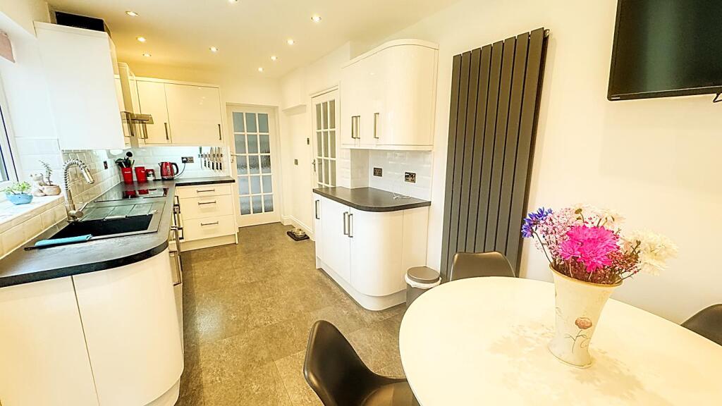 Breakfasting Kitchen