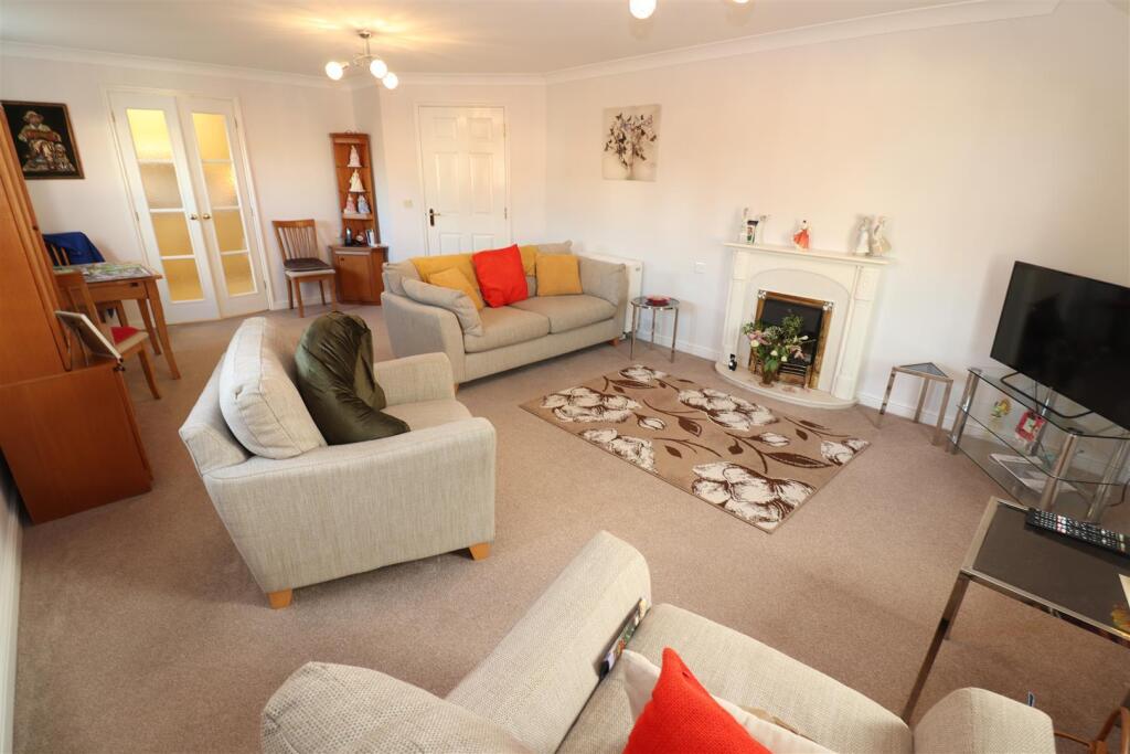 Lounge / Dining Room