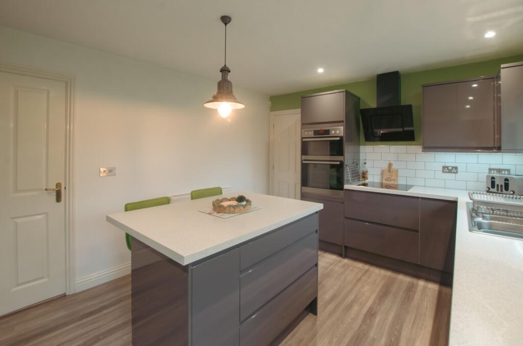 20 Barons Meadows TPS Bodmin 01208 74182-23