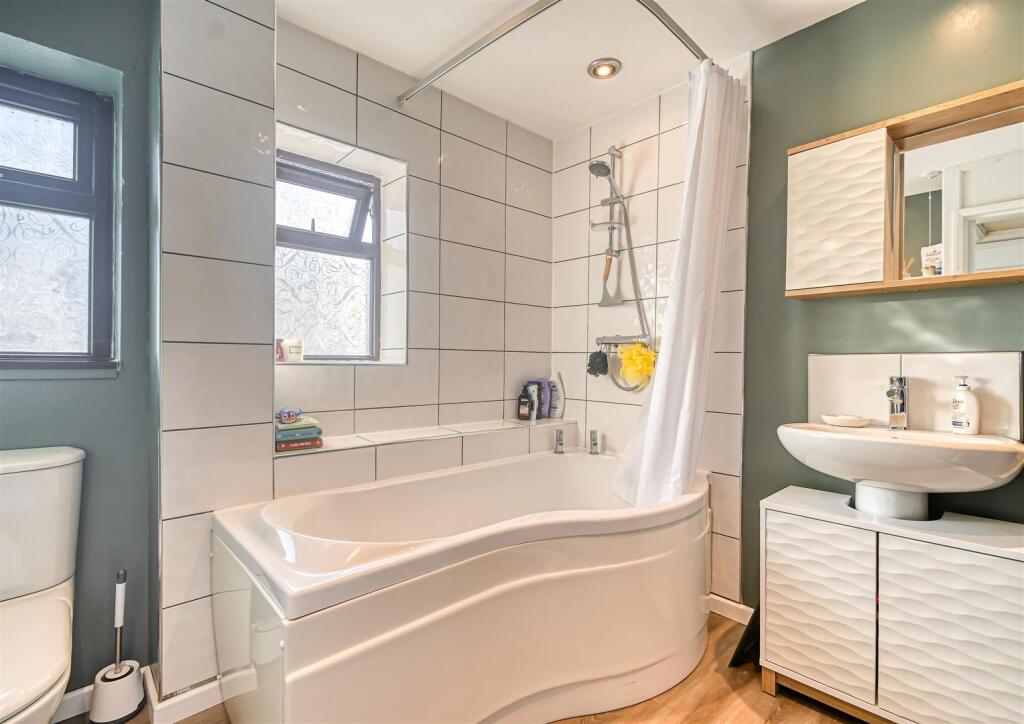 22 Lodge Lane-2.jpg