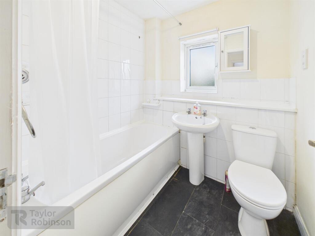 CAM02600G0-PR0410-STILL006.jpg