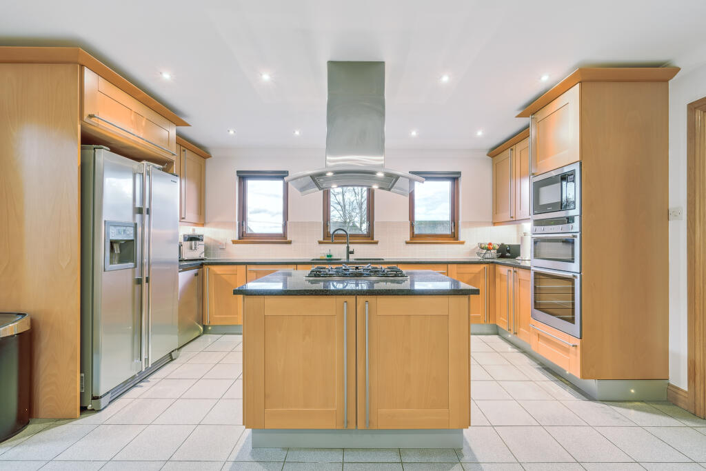 Kitchen/ Dining Room