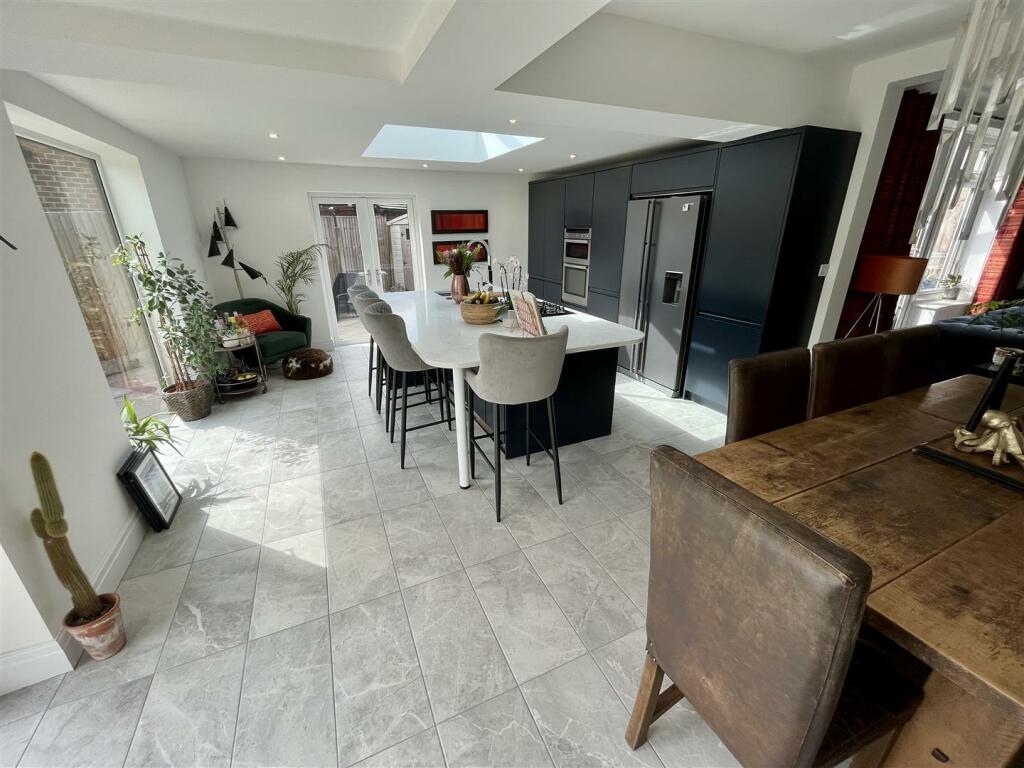 Open Plan Dining Kitchen Aspect 4.jpg