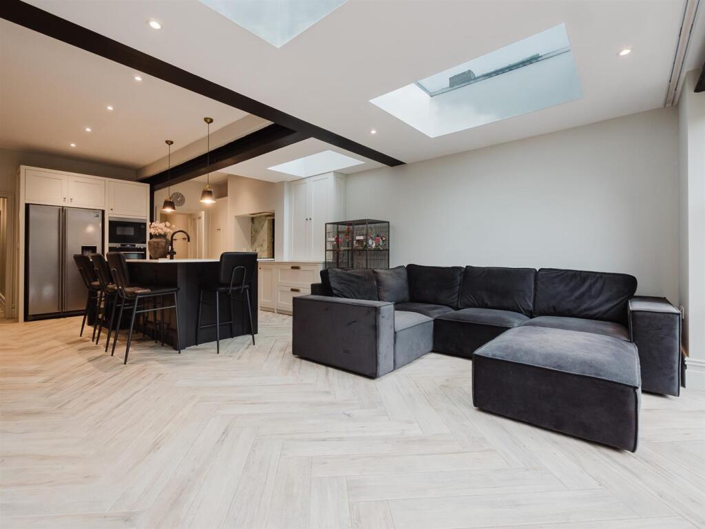 Live In Dining Kichen