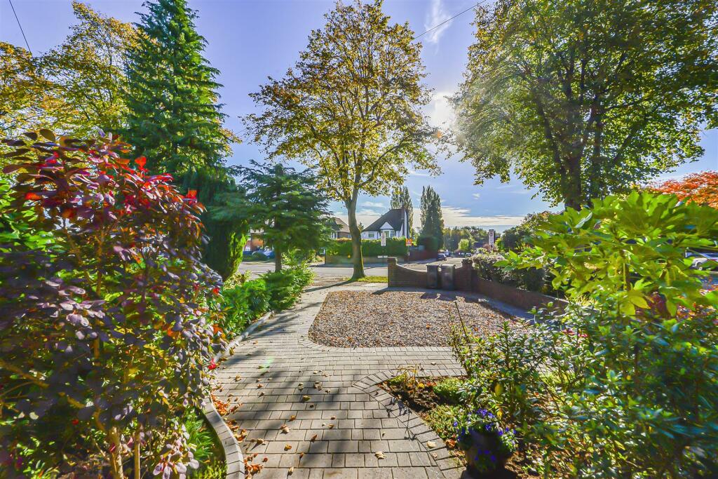 Driveway/Front Garden