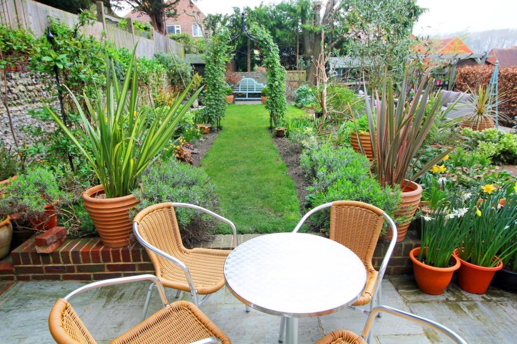 10 the close garden 3.jpg