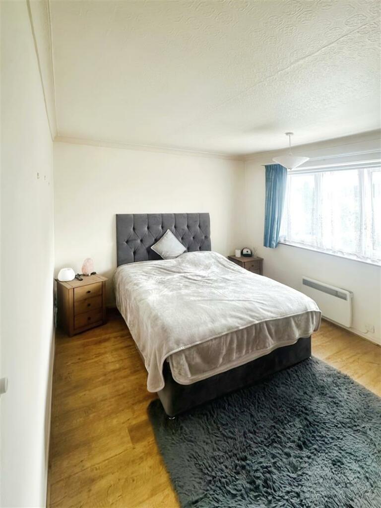411a2637-bed 202.jpg