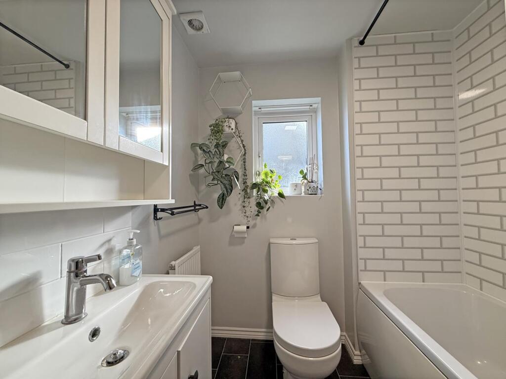 Bridge View 19 - Bathroom.jpg