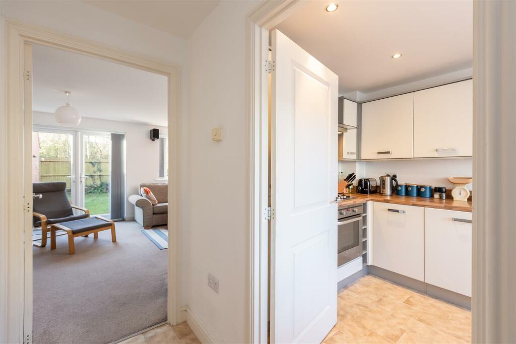 Fletton_Road_83_Hallway-2[1].jpg