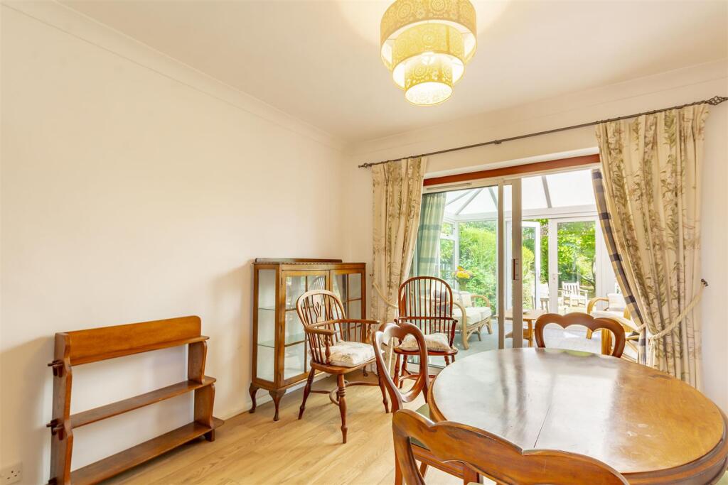 Lounge Diner (8)-HDR copy.jpg