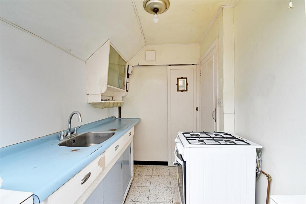 Kitchen 2.jpg