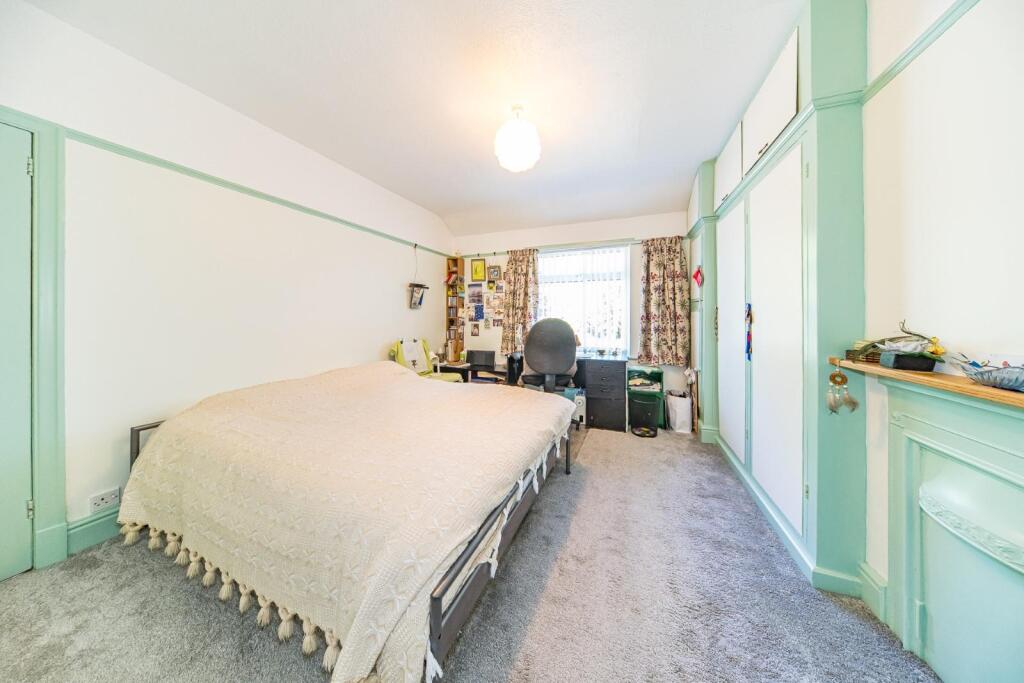 37 Stanley Road bedroom 2.jpg