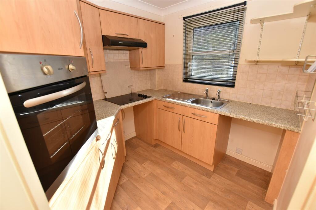 KITCHEN.JPG