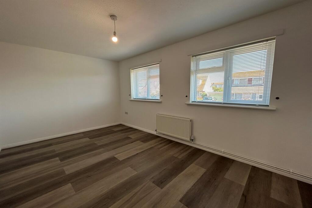 Bedroom / Reception 