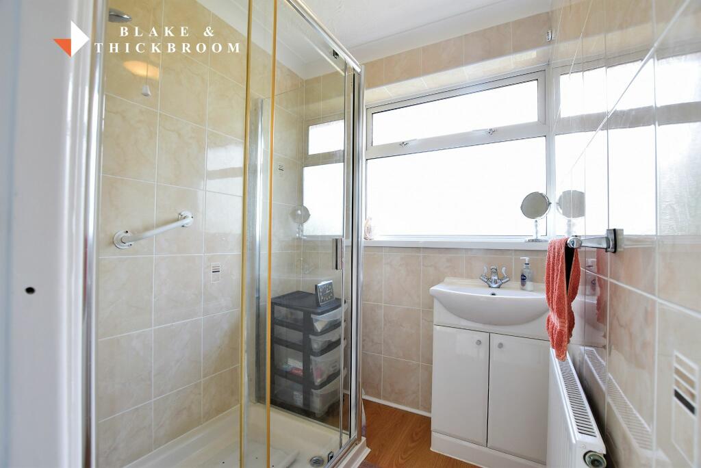 FIRST FLOOR SHOWER ROOM
