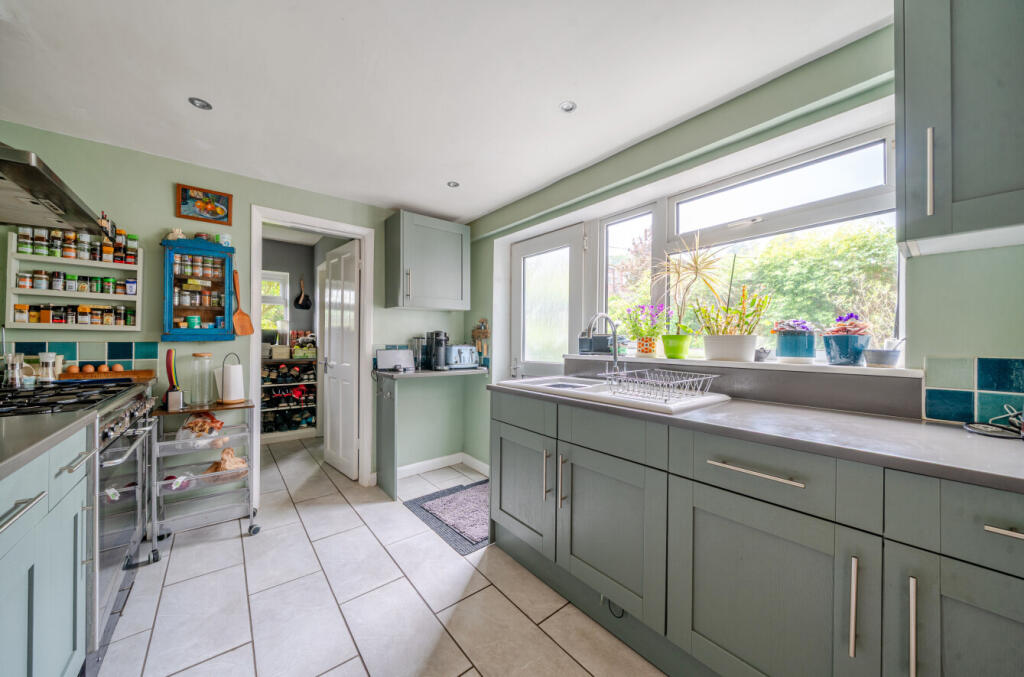 1297819-12-682e34...